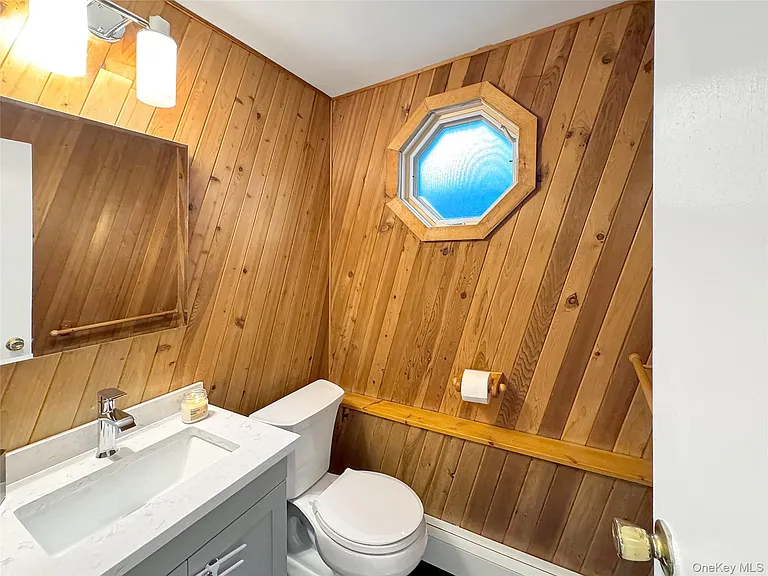 98 Frederick Ave — Photo 18