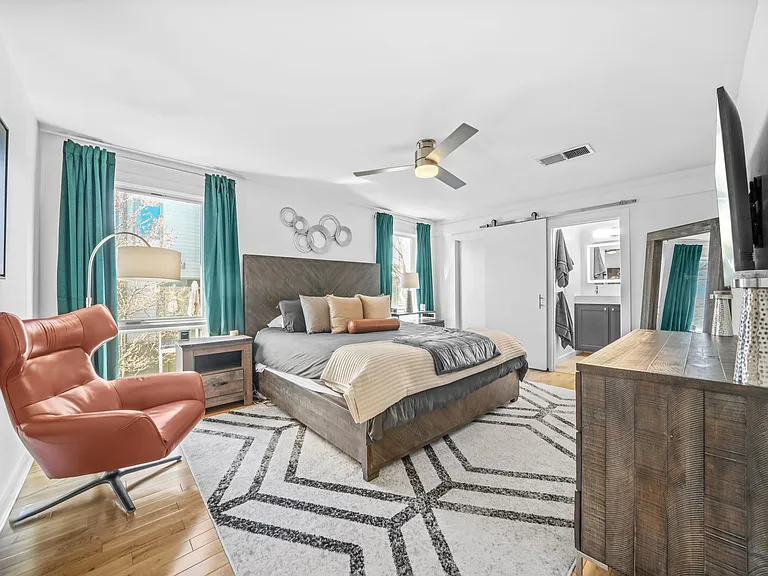 1277 Aalto Main NW — Photo 7