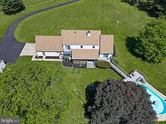 3rd image of 135 Black Snake Rd