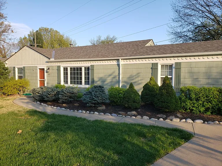 2215 Somerset Dr — Photo 3