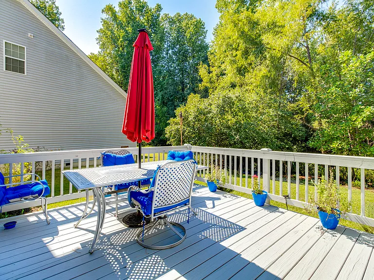 Beautiful back deck