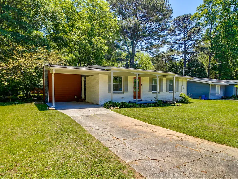 3218 Highland Dr SE — Photo 2