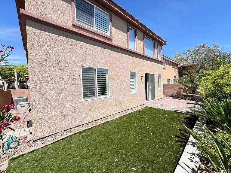 538 Los Hermanos St — Photo 27