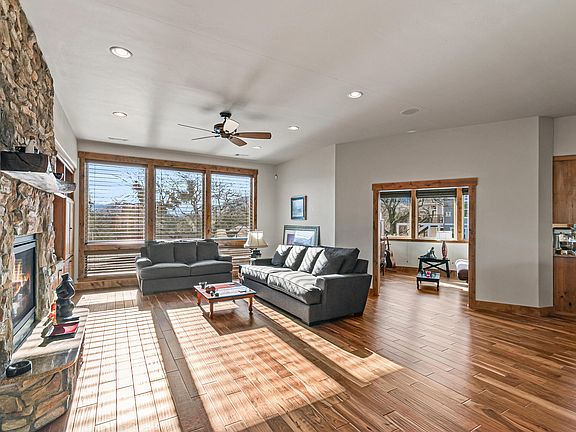 5th image of 551 Sutton Pl