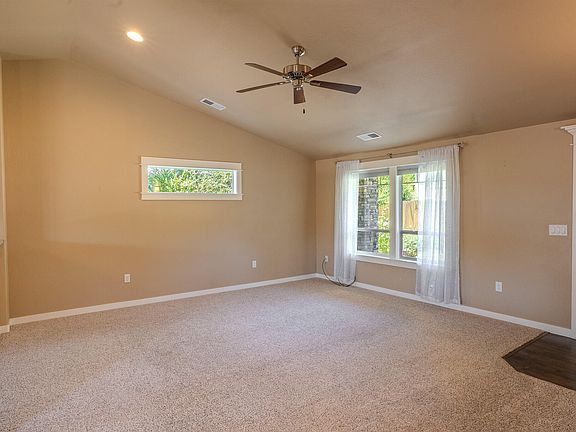 5th image of 2196 Crestbrook Rd