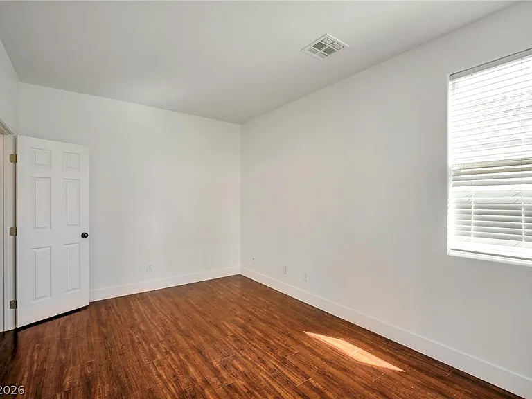 9711 Spinnaker Creek Ave — Photo 32
