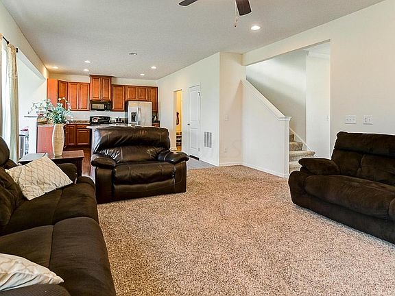 3rd image of 221 Ensigns Ln