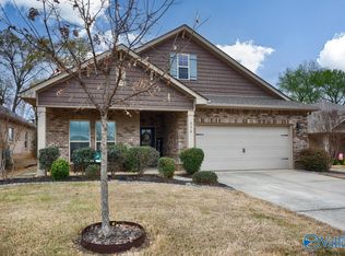 270 Falcon Ridge Dr, New Market, AL 35761