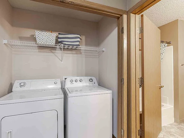 Avana Maple Grove — Photo 9