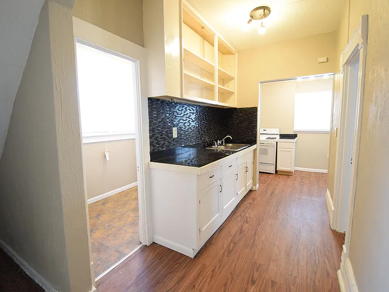 322 E Walnut St — Photo 6
