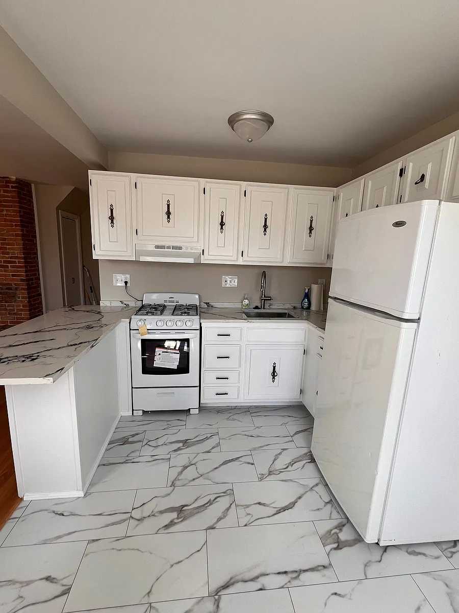 Newly updated - 48 Spring St #B