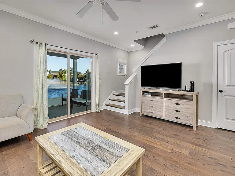 505 Mariners Cir — Photo 11