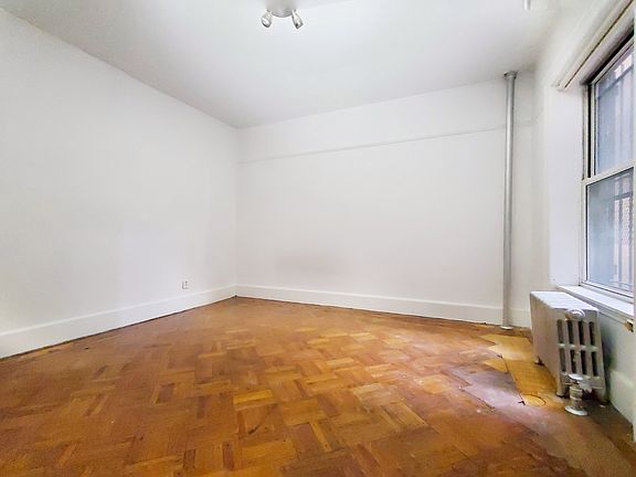 3rd image of 988 Bergen St APT A1