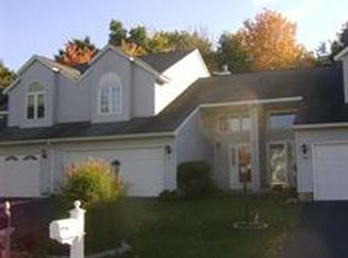 1054 Sterling Ridge Dr, Rensselaer, NY 12144