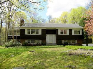 6 Susan Pl, Katonah, NY 10536