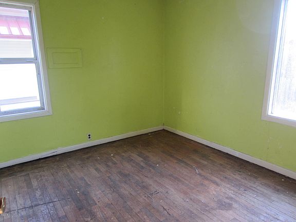 5th image of 624 E Olive St