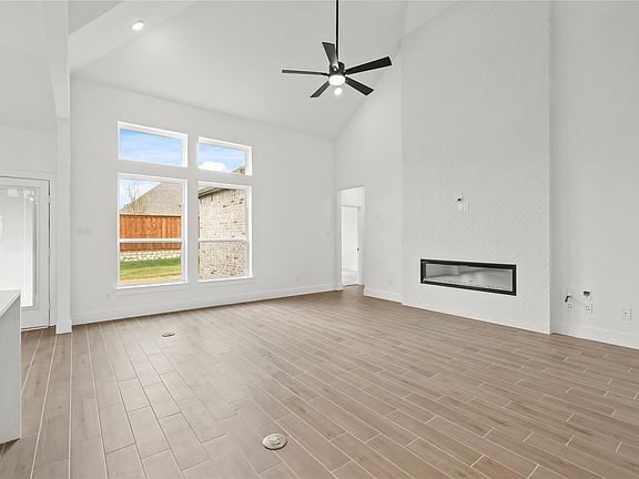 5th image of 521 Silbury St