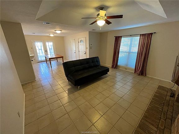 4th image of 4021 Kenwood Dr