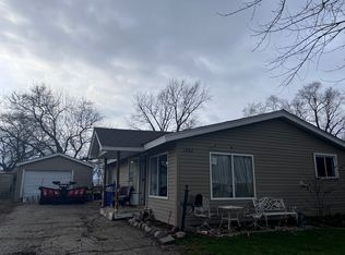 1262 Navajo Dr, Carpentersville, IL