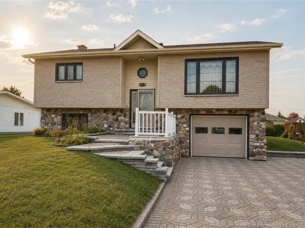 38 Ouellette St, Edmundston, NB E7B 1M9