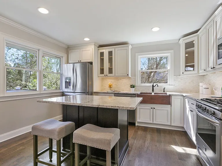 220 Mansell Cir — Photo 12