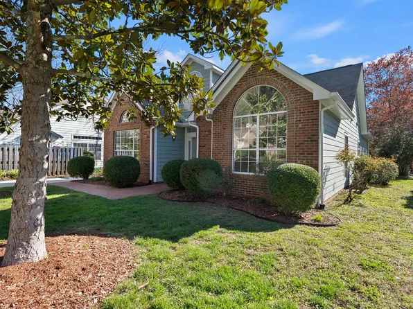 104 Carriage Cir, Chapel Hill, NC 27514
