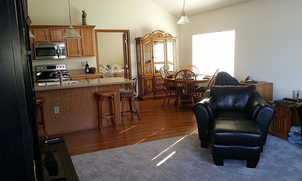 1st image of 1894 S Farmbrook Cres
