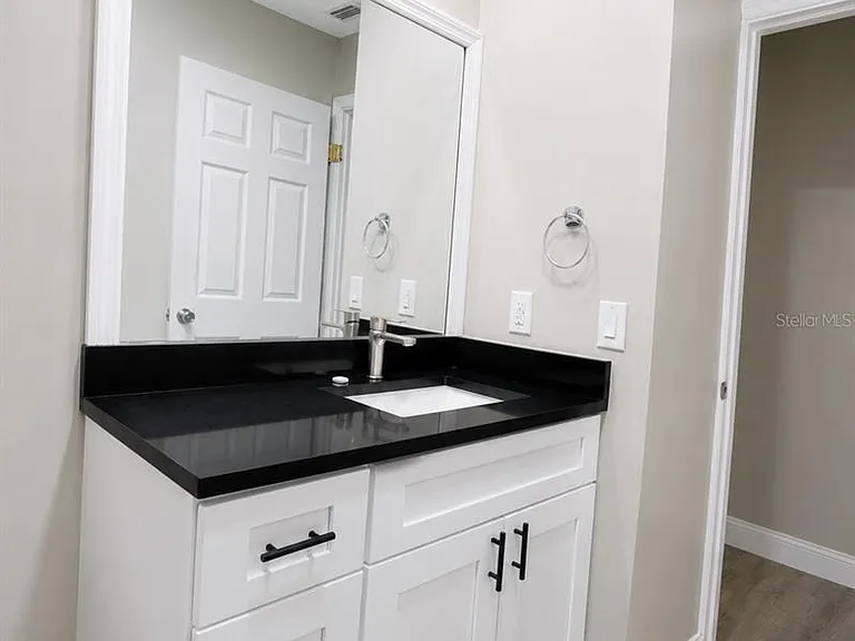 10 Falls Pl — Photo 32