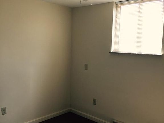 5th image of 562 Lowell Ave