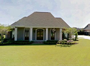 136 Godchaux Dr, Thibodaux, LA 70301