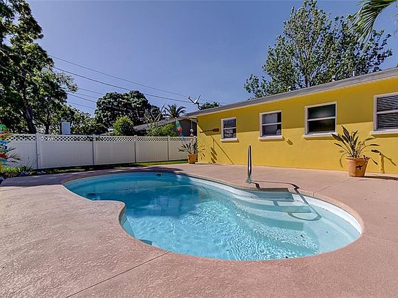 4th image of 961 Grovewood Dr