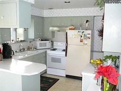 4th image of 1369 Oakdale Dr NW