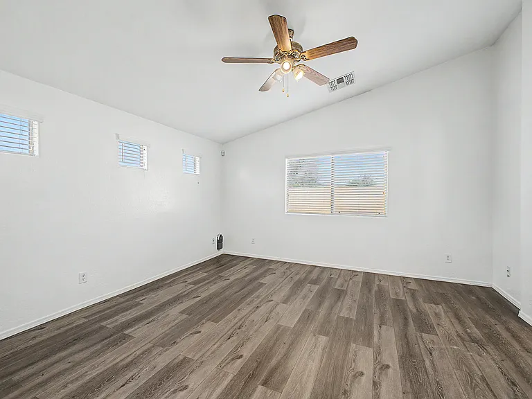 6918 S 46th Ln — Photo 13