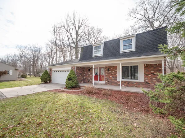 9137 Rucker Rd, Grosse Ile, MI 48138