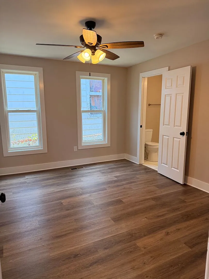 3 Bedroom 2 Bath Near Mill Town! — Photo 3
