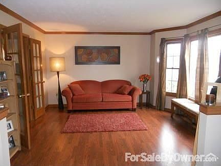 5th image of 325 Southampton Dr