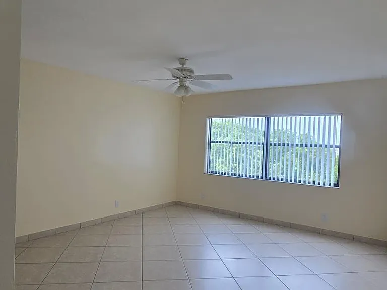 105 S Riverside Dr #402 — Photo 17
