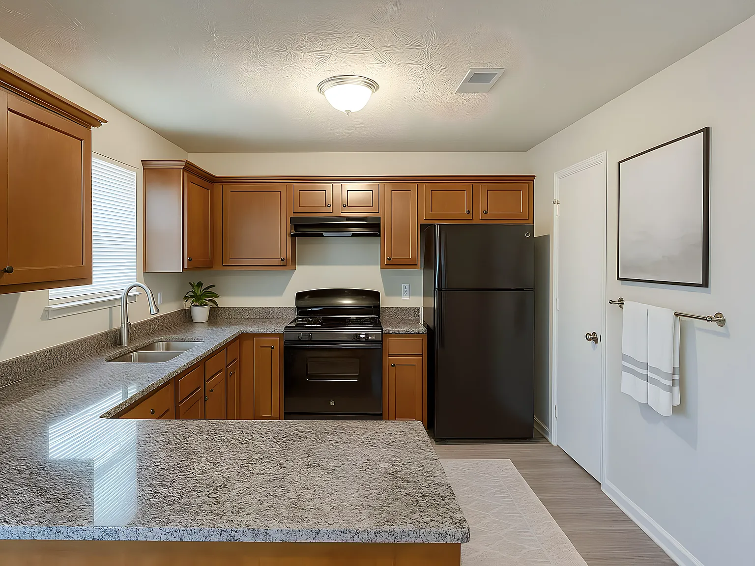 4 bed, 3.0 bath, 2100 sqft, $685 — Photo 2