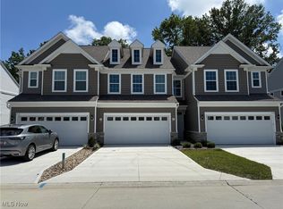 714 Harbour Town Ct, Avon Lake, OH 44012