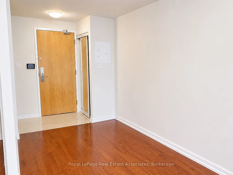 65 Bremner Blvd #4211 — Photo 2