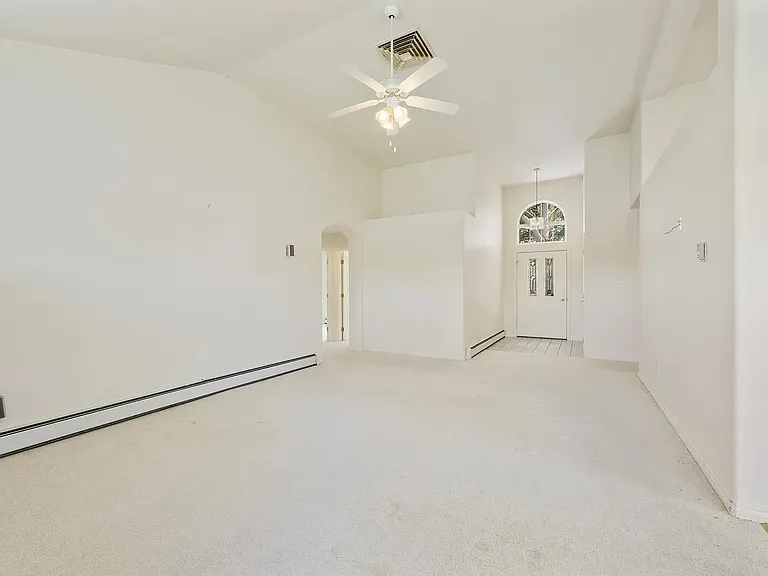 712 E Harbor Cir — Photo 12