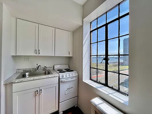 2nd image of 45 Tudor City Pl APT 520