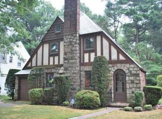 8 Claydon Rd, Garden City, NY 11530