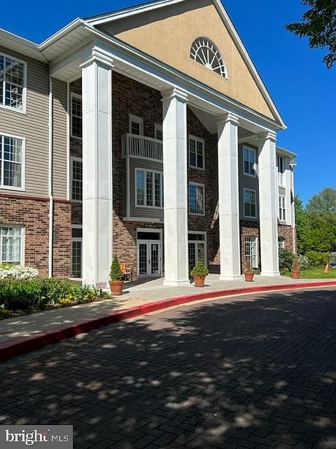 1st image of 600 Squire Ln APT 3H