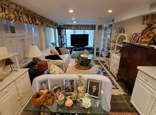 32 Estwick Pl, Stamford, CT 06907