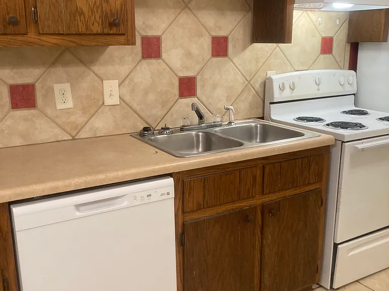 33 Rushwood St #33 — Photo 13