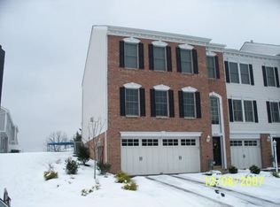 909 Montclair Dr, Moon Twp, PA 15108