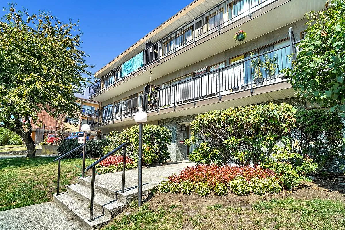The Somerset Apartments — Photo 1