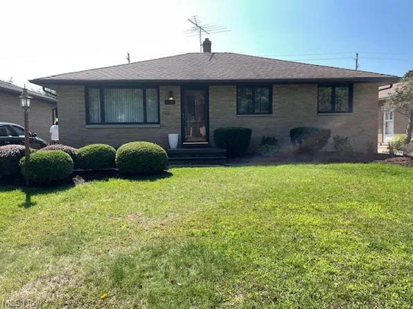 6320 Saylor Dr, Brookpark, OH 44142
