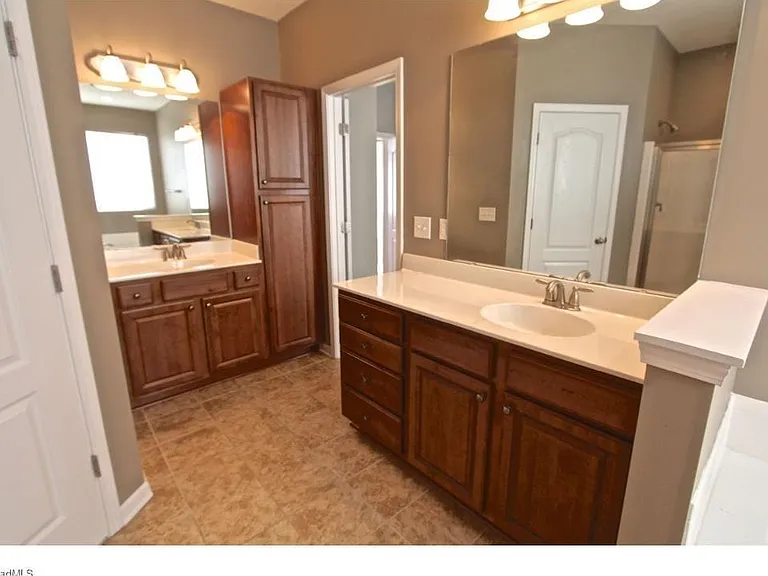 185 Parkview Ln — Photo 15